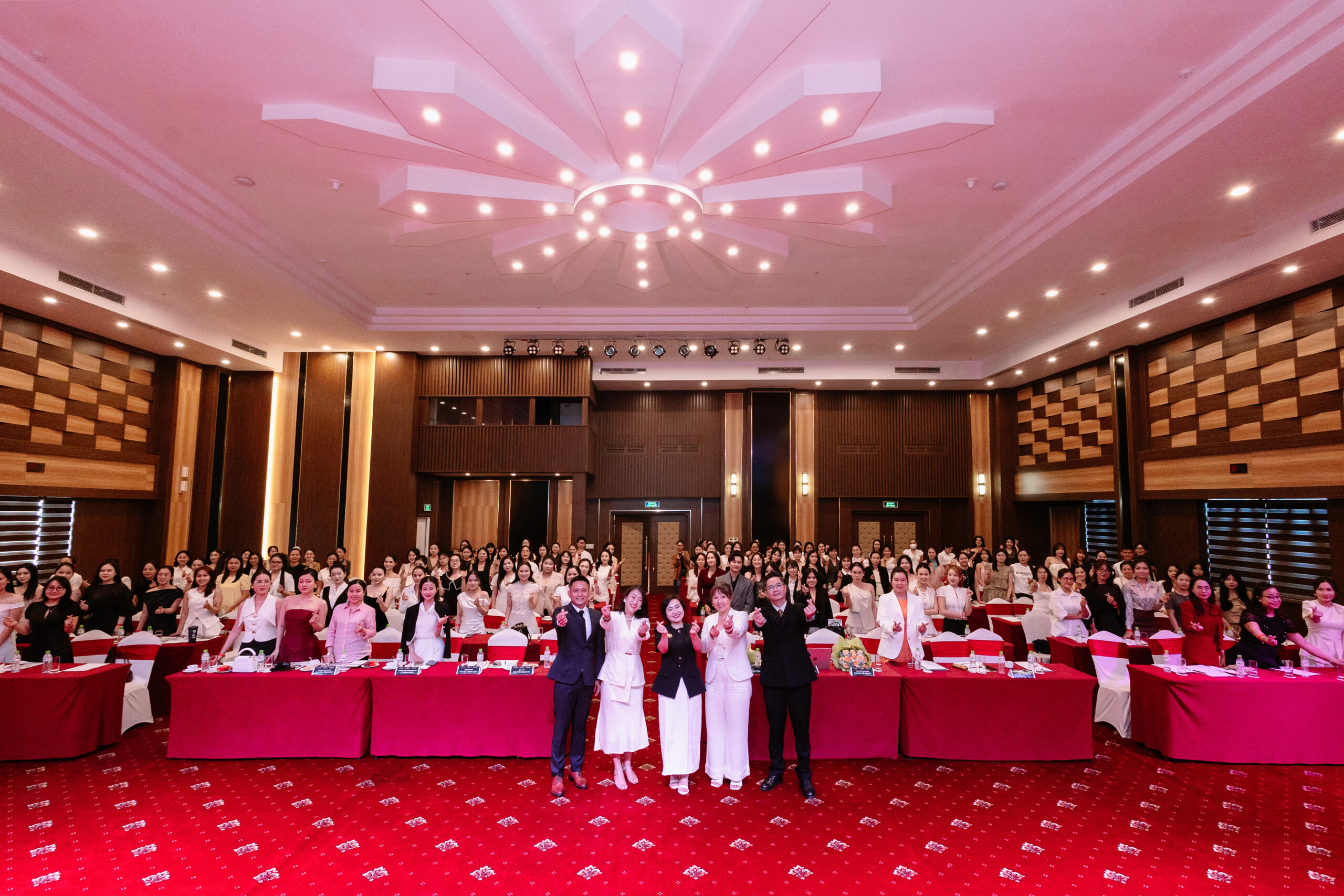 RECAP | GẦN 200 CHUYÊN GIA HỘI TỤ TẠI WORKSHOP "CHIẾN LƯỢC ĐIỀU TRỊ MỤN KHÁNG TRỊ VÀ RỐI LOẠN HỆ VI SINH DA" TẠI ĐÀ NẴNG 1 WORKSHOP "CHIẾN LƯỢC ĐIỀU TRỊ MỤN KHÁNG TRỊ VÀ RỐI LOẠN HỆ VI SINH DA" TẠI ĐÀ NẴNG - postquam