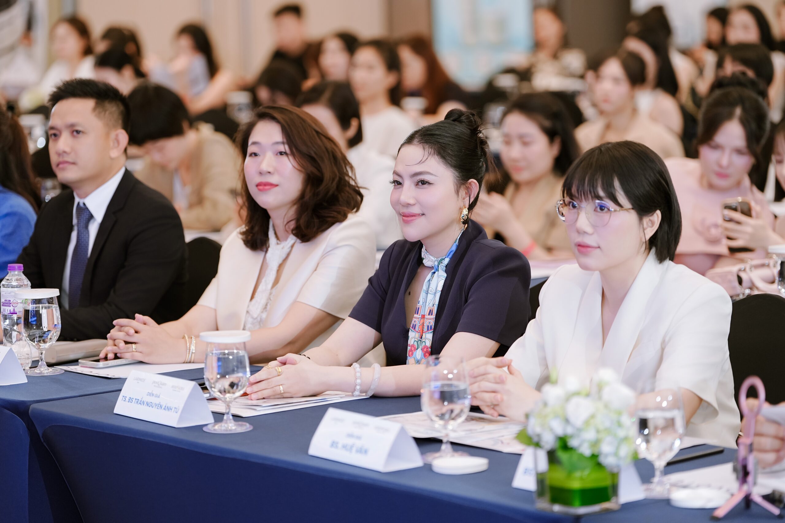 WORKSHOP XU HƯỚNG ĐIỀU TRỊ NÁM 2026: TỪ ĐIỀU HÒA VIÊM ĐẾN QUẢN LÝ SẮC TỐ DA TOÀN DIỆN TẠI TP.HÀ NỘI VINH DỰ ĐÓN TIẾP GẦN 200 QUÝ SPA/CLINIC THAM DỰ 19 WORKSHOP XU HƯỚNG ĐIỀU TRỊ NÁM 2026 - postQuam