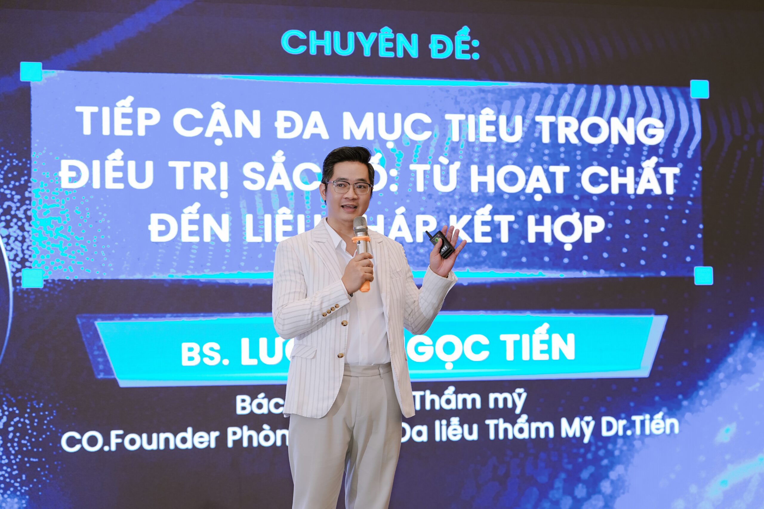 WORKSHOP XU HƯỚNG ĐIỀU TRỊ NÁM 2026: TỪ ĐIỀU HÒA VIÊM ĐẾN QUẢN LÝ SẮC TỐ DA TOÀN DIỆN TẠI TP.HÀ NỘI VINH DỰ ĐÓN TIẾP GẦN 200 QUÝ SPA/CLINIC THAM DỰ 4 WORKSHOP XU HƯỚNG ĐIỀU TRỊ NÁM 2026 - Bác sĩ Lương Ngọc Tiến